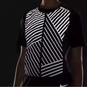 Nike Women’s Aeroloft Flash Reflective Running Vest Jacket  Size XS LIKE NEW